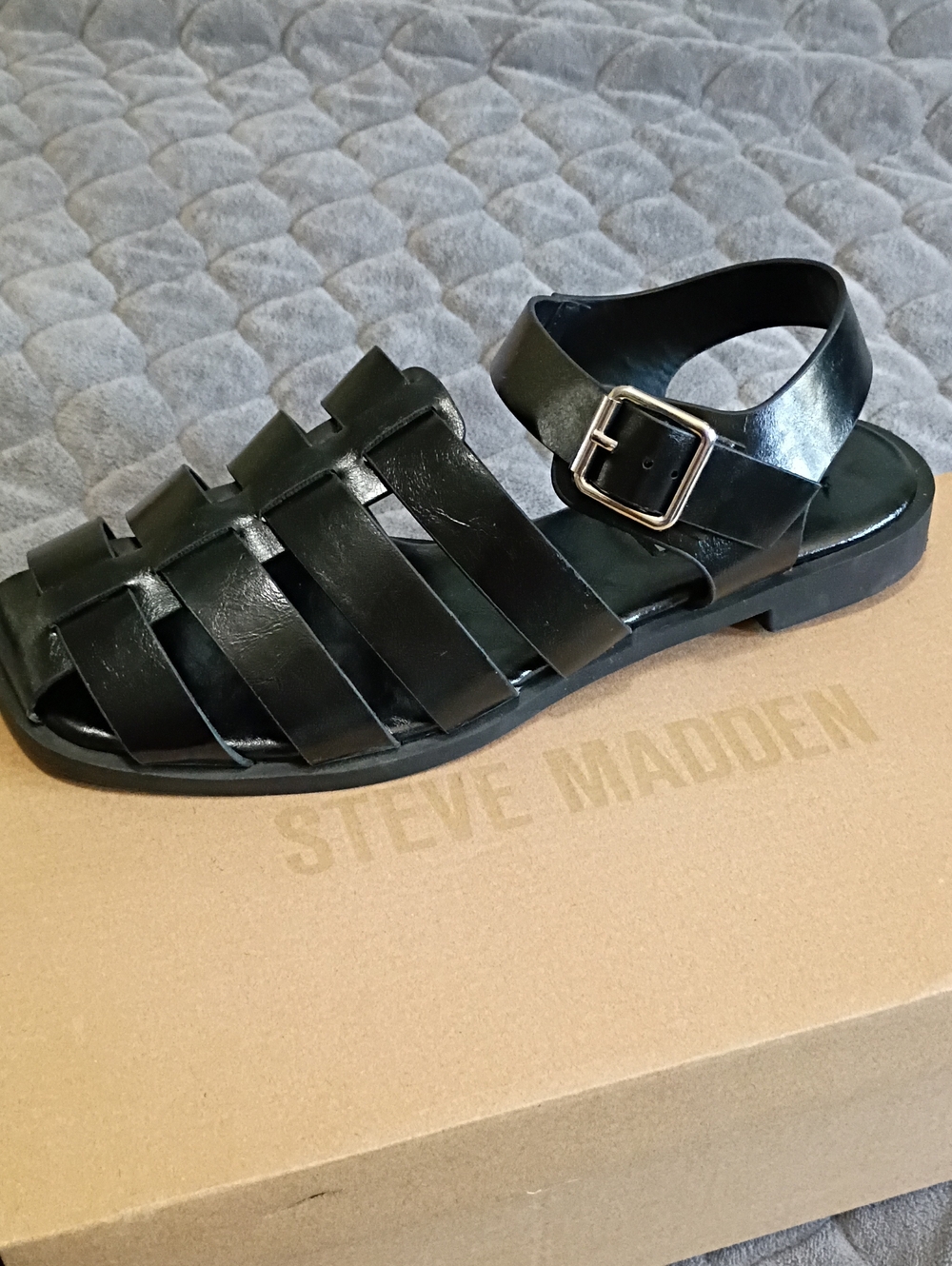 Steve Madden Black Leather Strappy Buckle Sandals Size 7.5